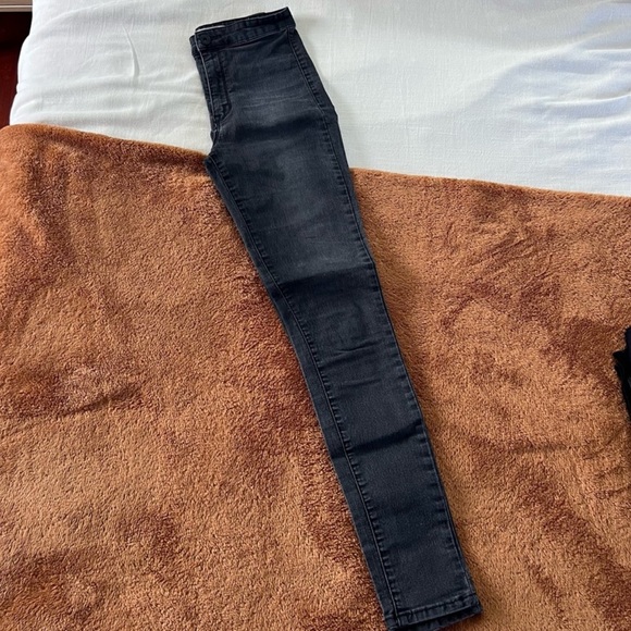 Ankle cropped black stripe athletic leggings and high rise jeans pack 🖤 - Picture 9 of 12